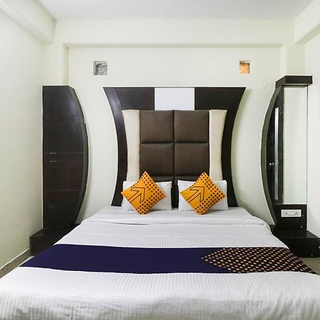 Spot On Hotel Grace Near Star Mall 古尔冈 外观 照片