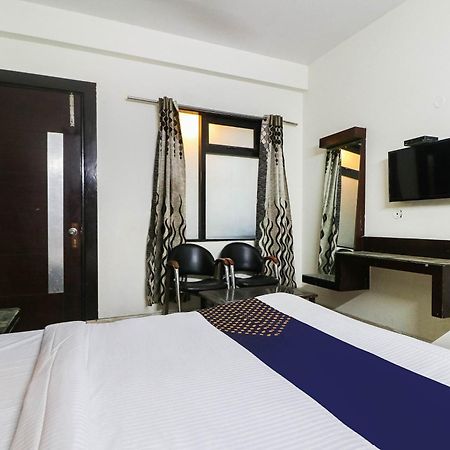 Spot On Hotel Grace Near Star Mall 古尔冈 外观 照片