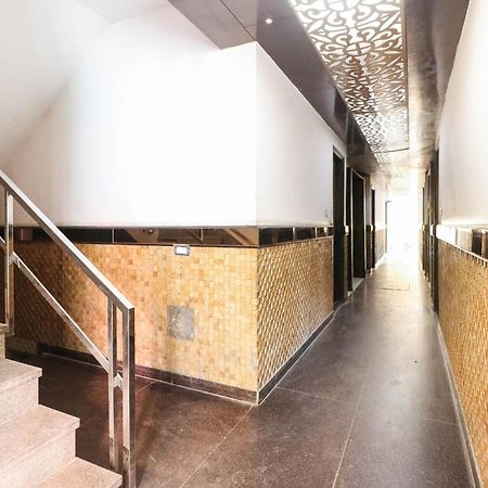 Spot On Hotel Grace Near Star Mall 古尔冈 外观 照片