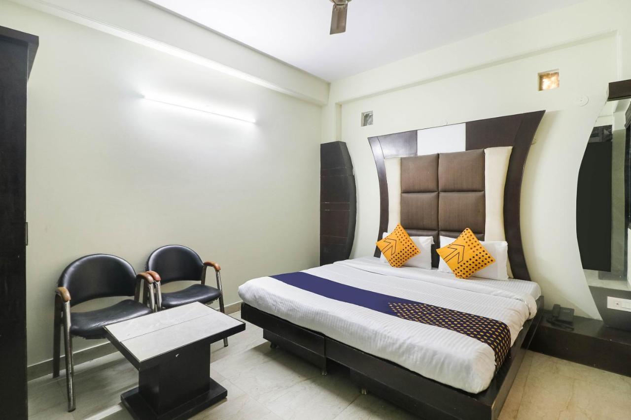 Spot On Hotel Grace Near Star Mall 古尔冈 外观 照片