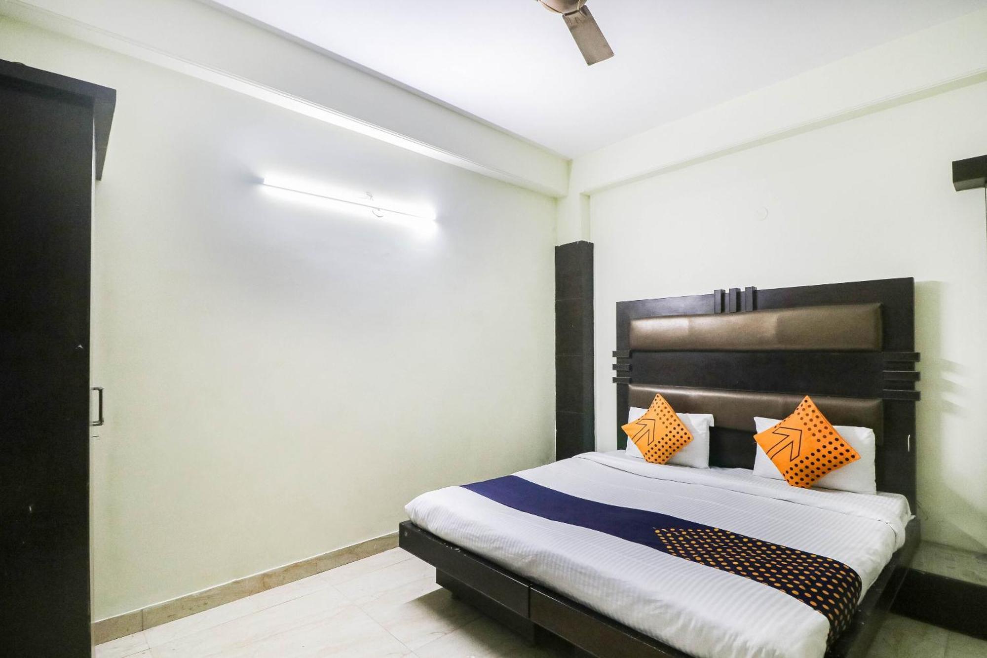 Spot On Hotel Grace Near Star Mall 古尔冈 外观 照片